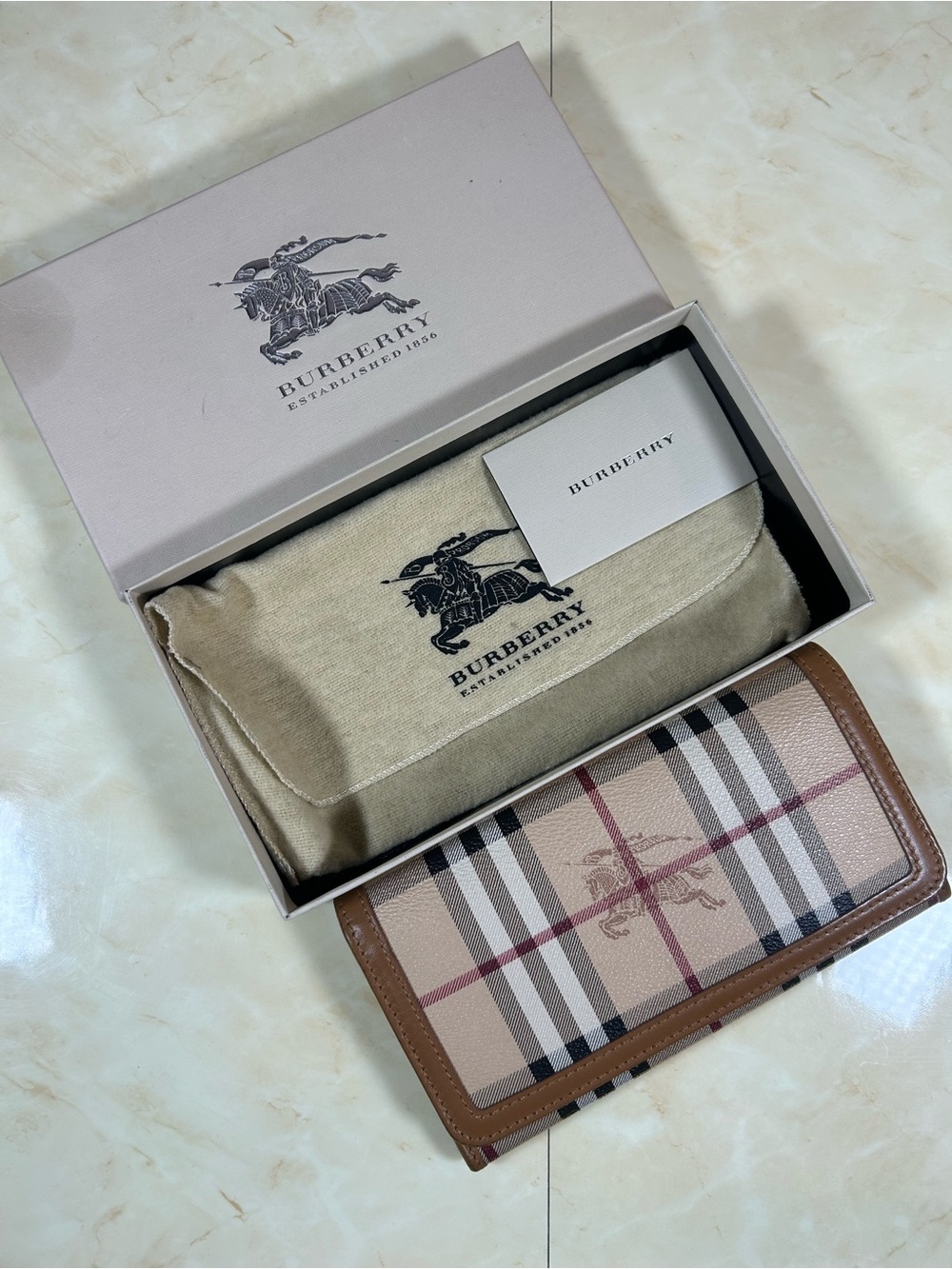 Burberry Wallet - Picture 4 of 16